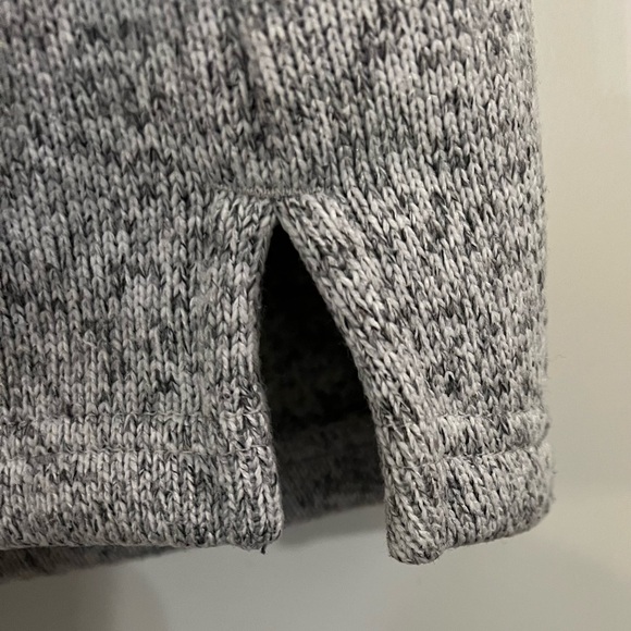 Women’s L.L. Bean Light Heather Gray Zip-Up Sweater Fleece Long Vest - Like New - Picture 5 of 14